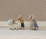 Wandelwagen met babymuis - Mint